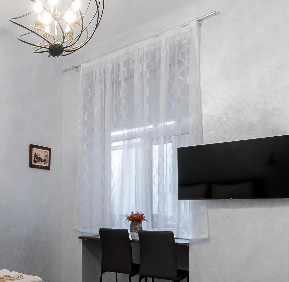 Golden Violin ! Apartments Lviv T Экстерьер фото