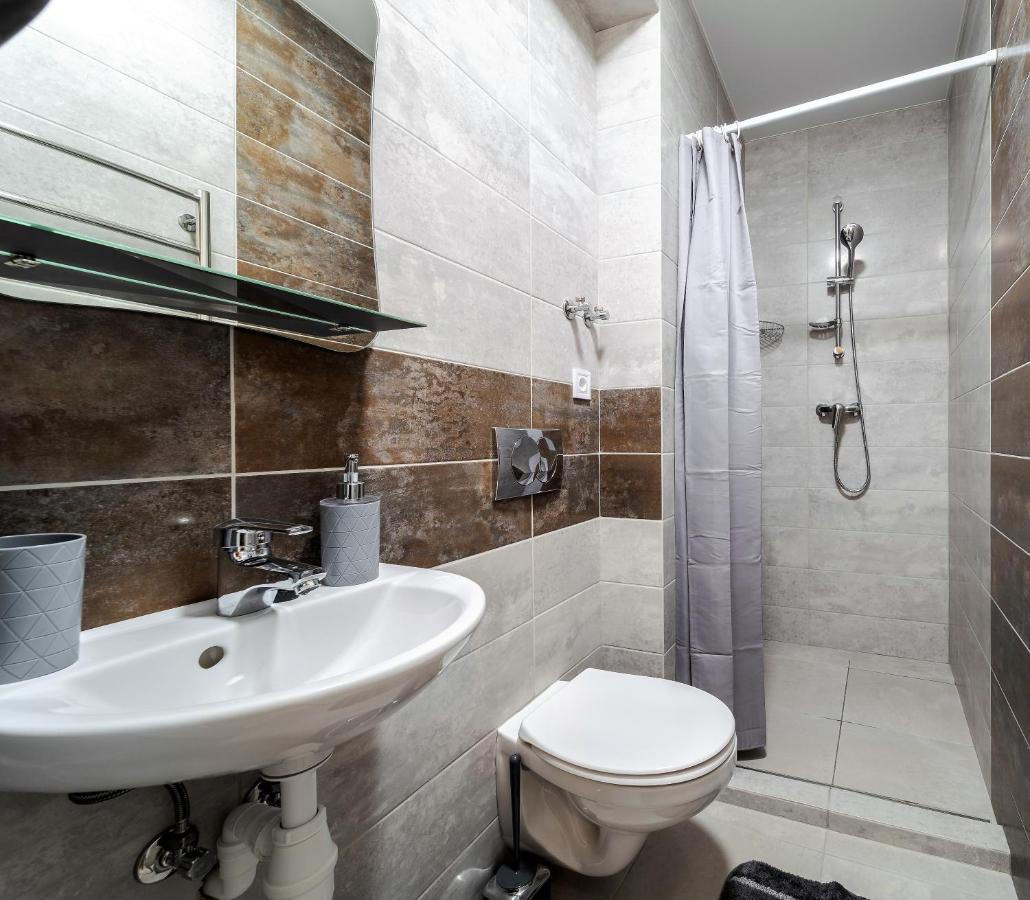 Golden Violin ! Apartments Lviv T Экстерьер фото