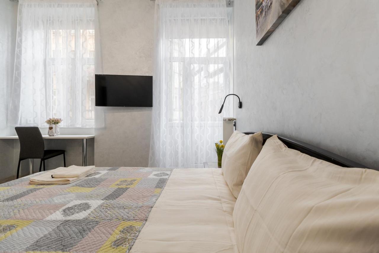 Golden Violin ! Apartments Lviv T Экстерьер фото