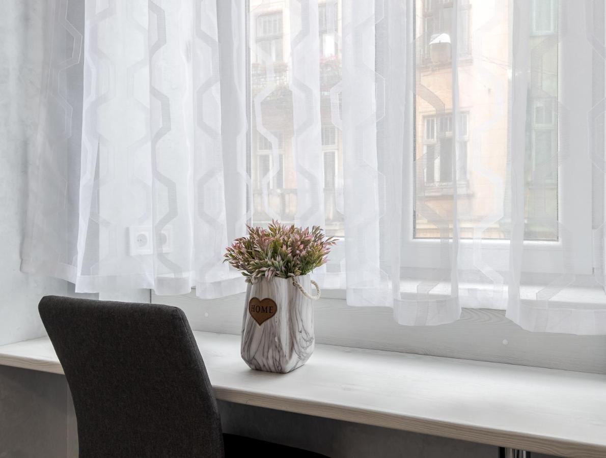 Golden Violin ! Apartments Lviv T Экстерьер фото