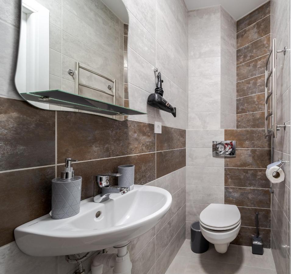 Golden Violin ! Apartments Lviv T Экстерьер фото